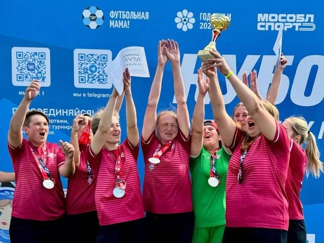 Брянские мамы стали призёрами футбольного турнира