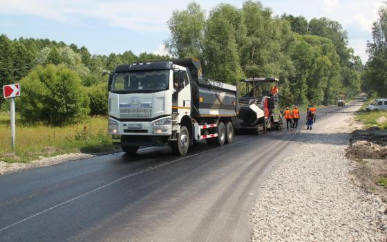 Более километра трассы расширили в Выгоничском районе
