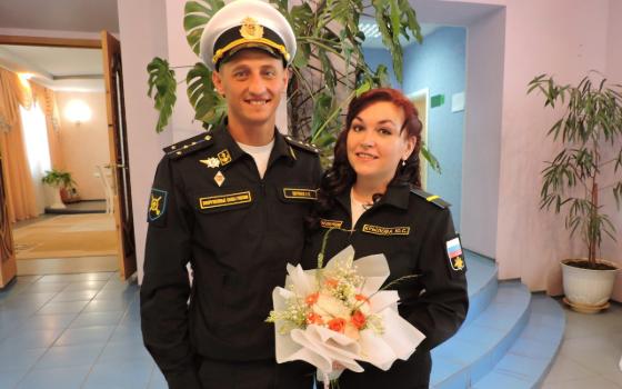 Военнослужащие зарегистрировали брак в ЗАГСе Дятьково