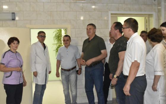 Брянский губернатор посетил поликлинику в луганской Брянке