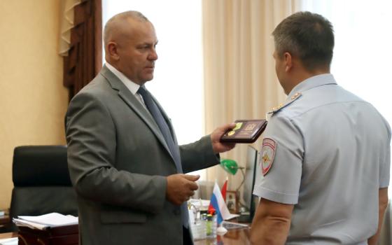 Председатель Брянской Думы вручил медаль начальнику ГИБДД
