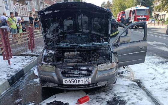 Легковой автомобиль сгорел в Брянске