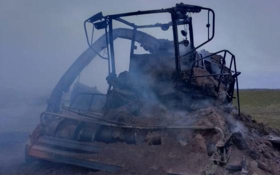 Комбайн сгорел в Почепском районе