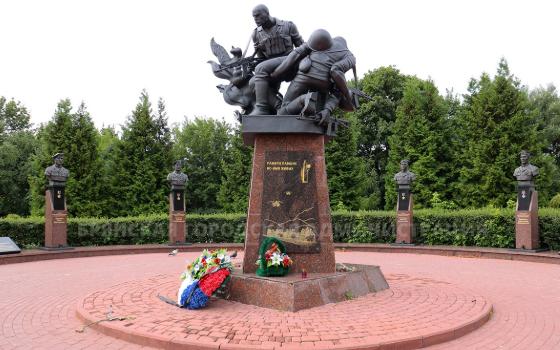 Ремонт памятника «Круговая оборона» в Брянске завершат после Дня ВДВ