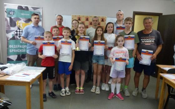 Брянские шашисты выиграли турнир с Гомельской и Орловской областью