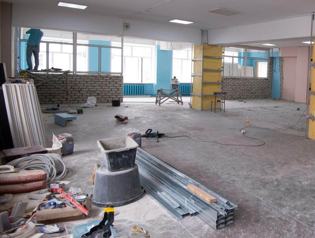 Филиал «Брянскэнергосбыт» продолжает ремонт школьной столовой в Клинцах