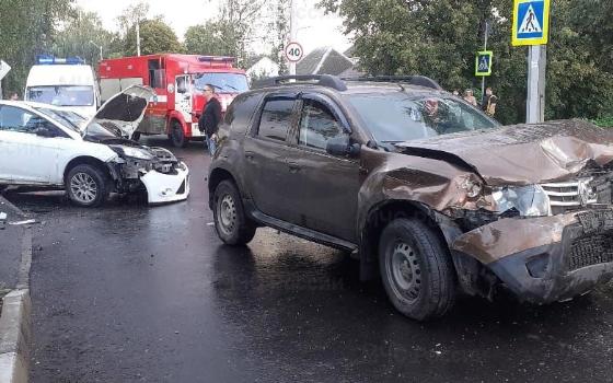 Два автомобиля столкнулись на перекрёстке в Брянске