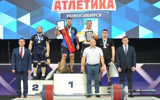 Брянский тяжелоатлет завоевал три медали на чемпионате России