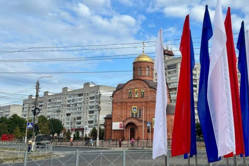 Более трёх тысяч флагов украсят Брянск ко Дню города 