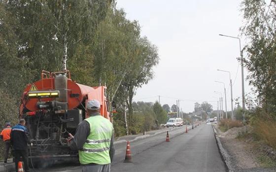 Свыше полутора километра трассы ремонтируют в Брянском районе 