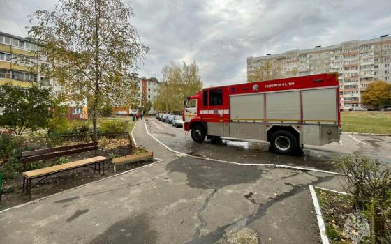 Человека спасли из горящей многоэтажки в Брянске