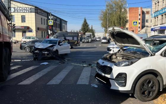 Две легковушки столкнулись в Брянске