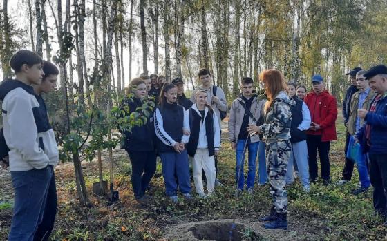 Брянские студенты побывали в яблоневых садах 