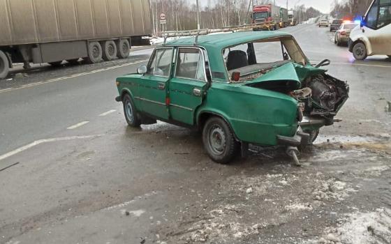 Фура врезалась в легковушку на трассе в Дубровском районе