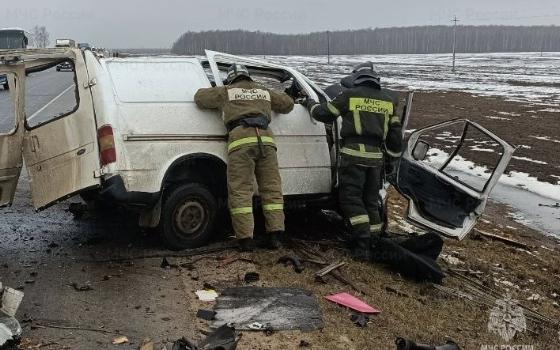 Один человек погиб и трое пострадали в ДТП на брянской трассе 