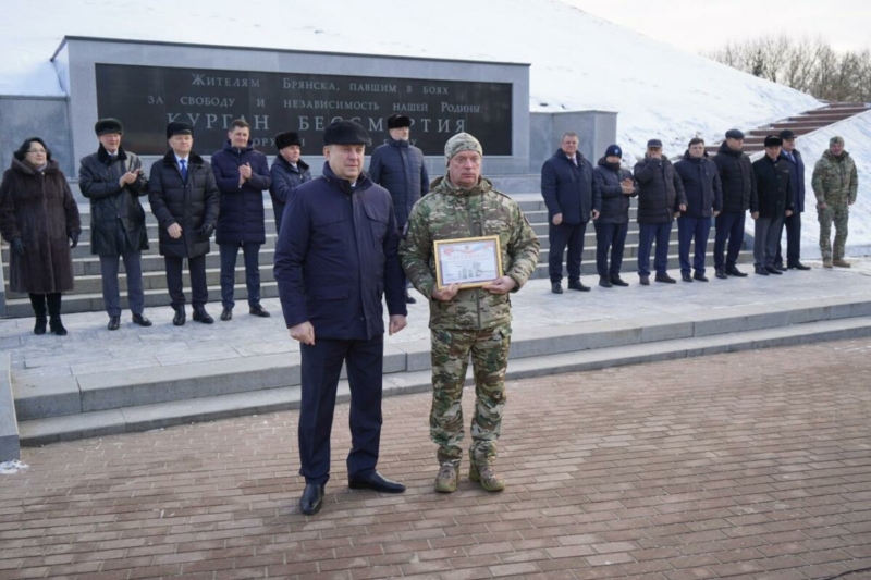 Губернатор вручил технику отряду «БАРС-Брянск» 