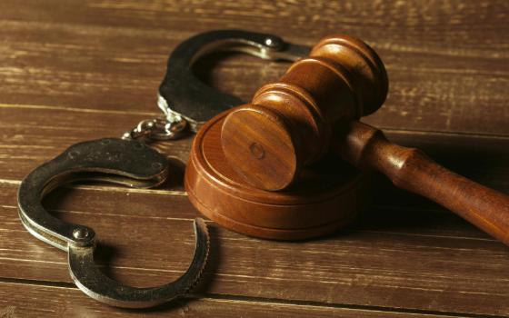 Стражи порядка раскрыли кражу денег с карты 21-летней жительницы Брянска