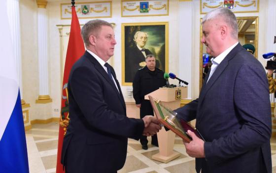 Брянский губернатор передал орден Мужества отцу погибшего пограничника