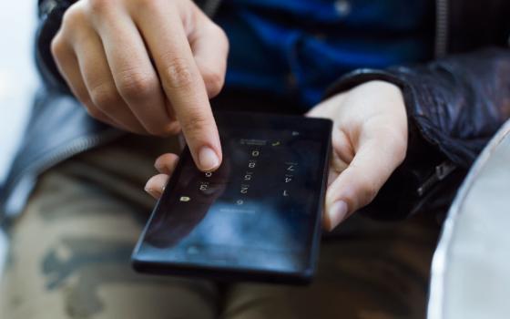 Полицейские раскрыли кражу телефона в Брянске