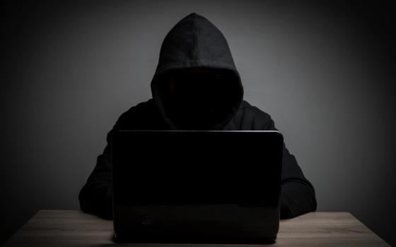 Лжеэксперт по инвестициям обманул жительницу Брянска