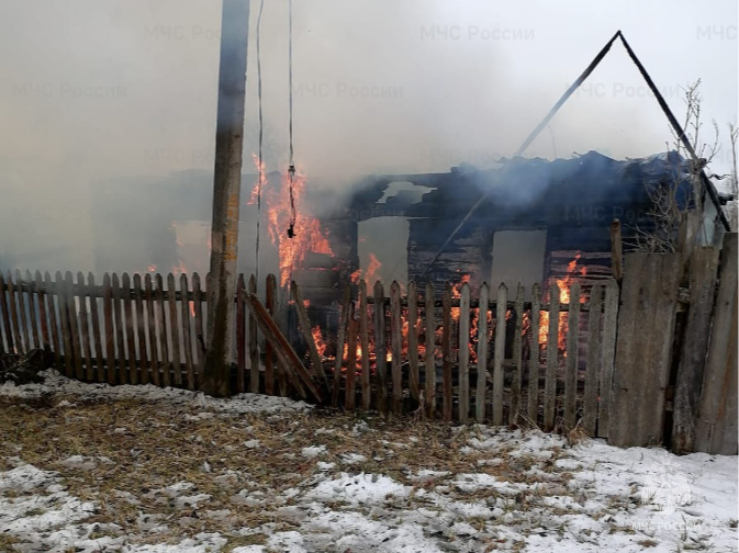 Мужчина получил травмы на пожаре в Красном Роге 