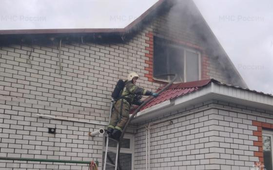 Жилой дом и гараж сгорели утром в Брянске