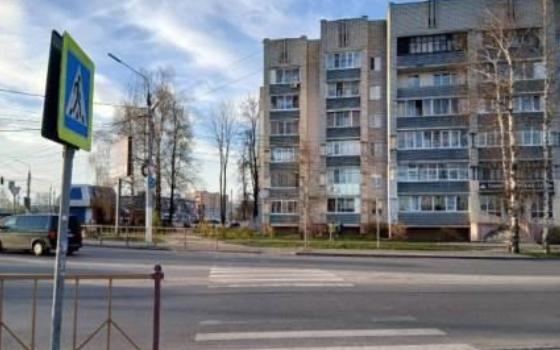 Грузовик сбил женщину на переходе в Брянске