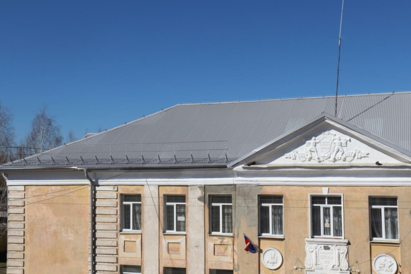 Цементники отремонтировали крышу Центра детского творчества