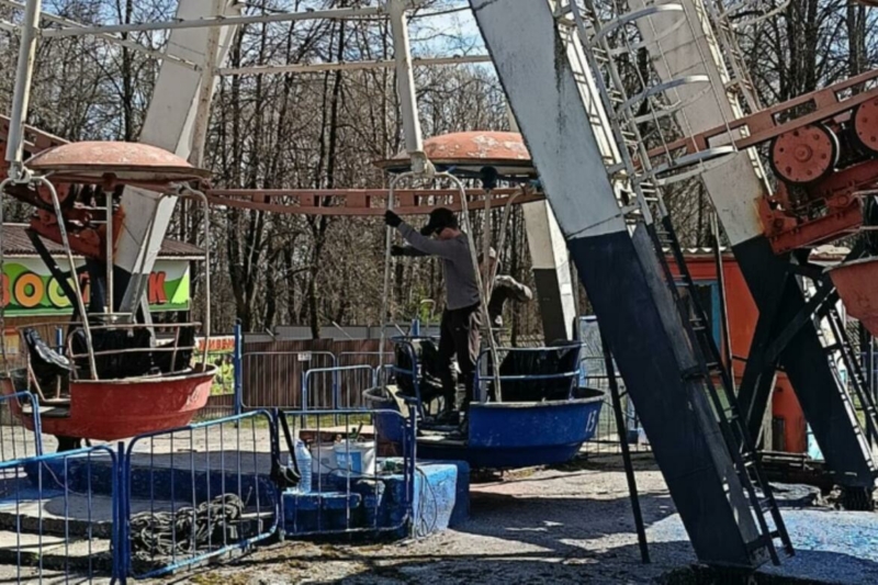 Старое «Колесо обозрения» в Брянске снова запускают. Новое — не дождались 