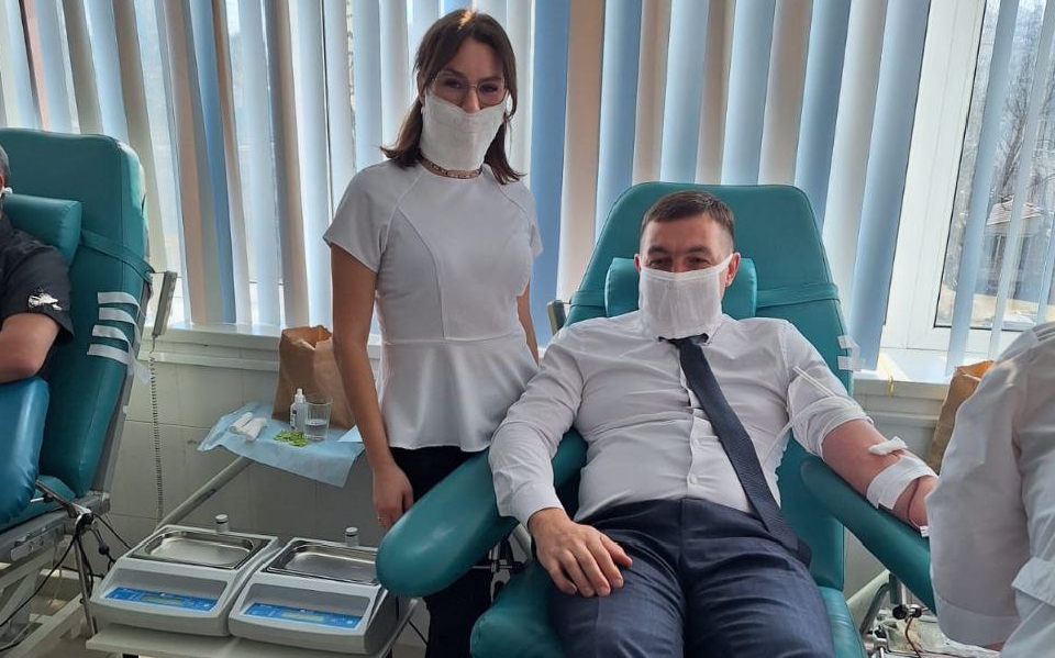 Чиновник-донор: зачем главврач сдал редкую кровь