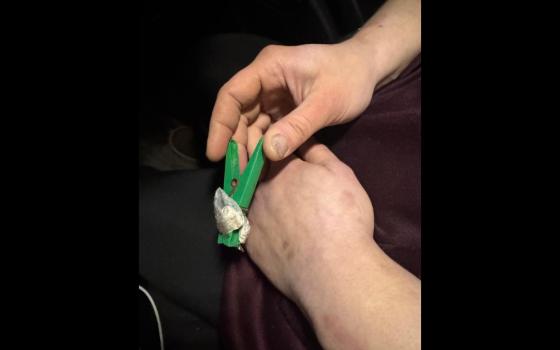 Брянские полицейские задержали подозреваемую в торговле наркотиками