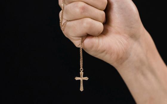 Кражу золотой цепочки раскрыли полицейские в Карачевском районе