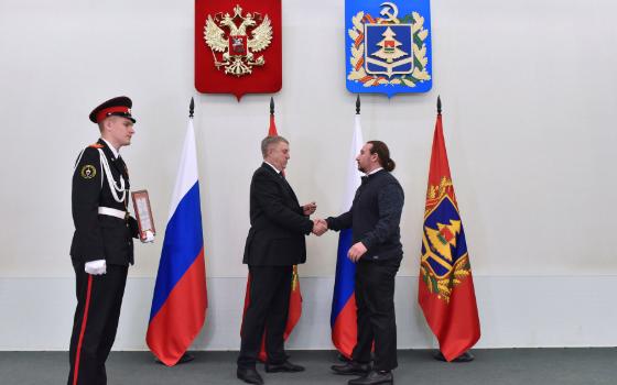 Брянский губернатор наградил лучших  работников Российской телевизионной и радиовещательной сети