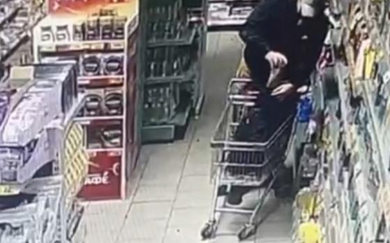 Подозреваемого в краже продуктов брянца задержали полицейские