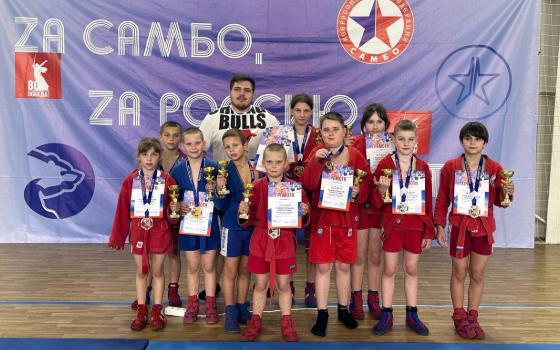 Десять медалей завоевали брянские самбисты на турнире в Людиново