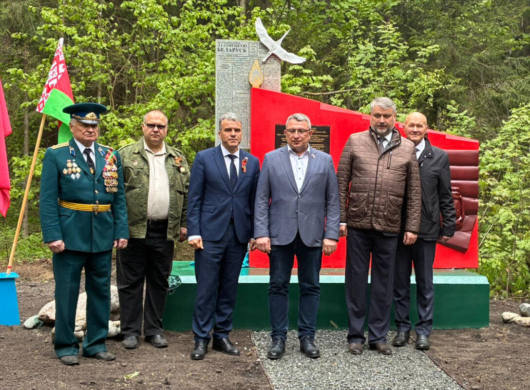 Слово против пуль: в брянском лесу появился памятник военным журналистам