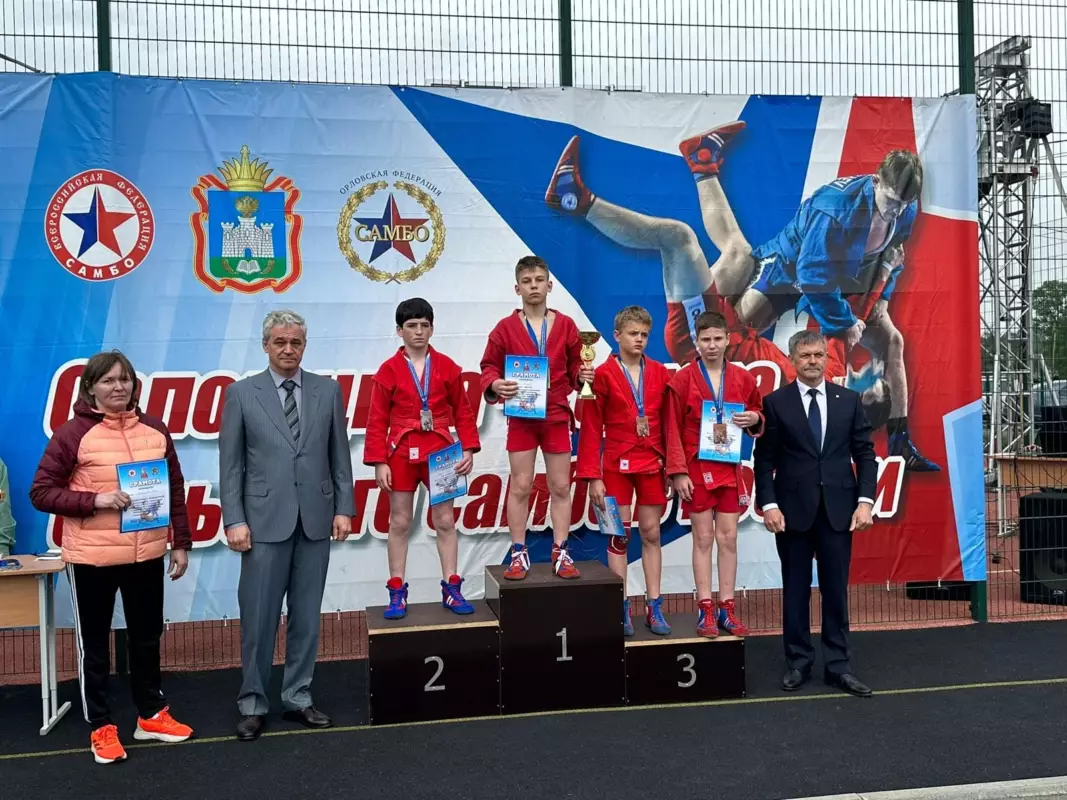 Брянские самбисты завоевали три медали в Орле