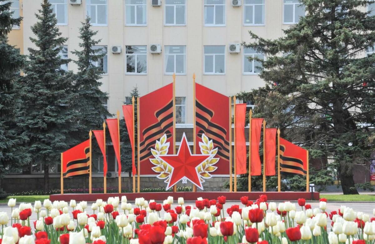 Брянский губернатор поздравил жителей с Днём весны и труда
