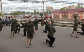 Всероссийская акция «Вальс Победы» прошла на вокзале Брянск-Орловский 