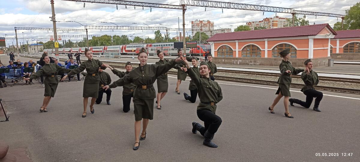 Всероссийская акция «Вальс Победы» прошла на вокзале Брянск-Орловский