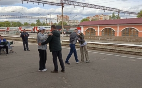 Всероссийская акция «Вальс Победы» прошла на вокзале Брянск-Орловский