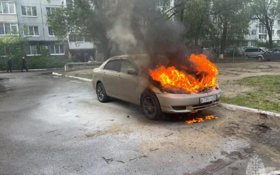 Легковой автомобиль загорелся в Брянске