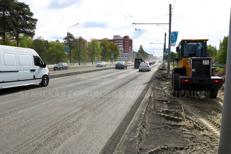 Половину асфальта убрали рабочие на проспекте Московском в Брянске