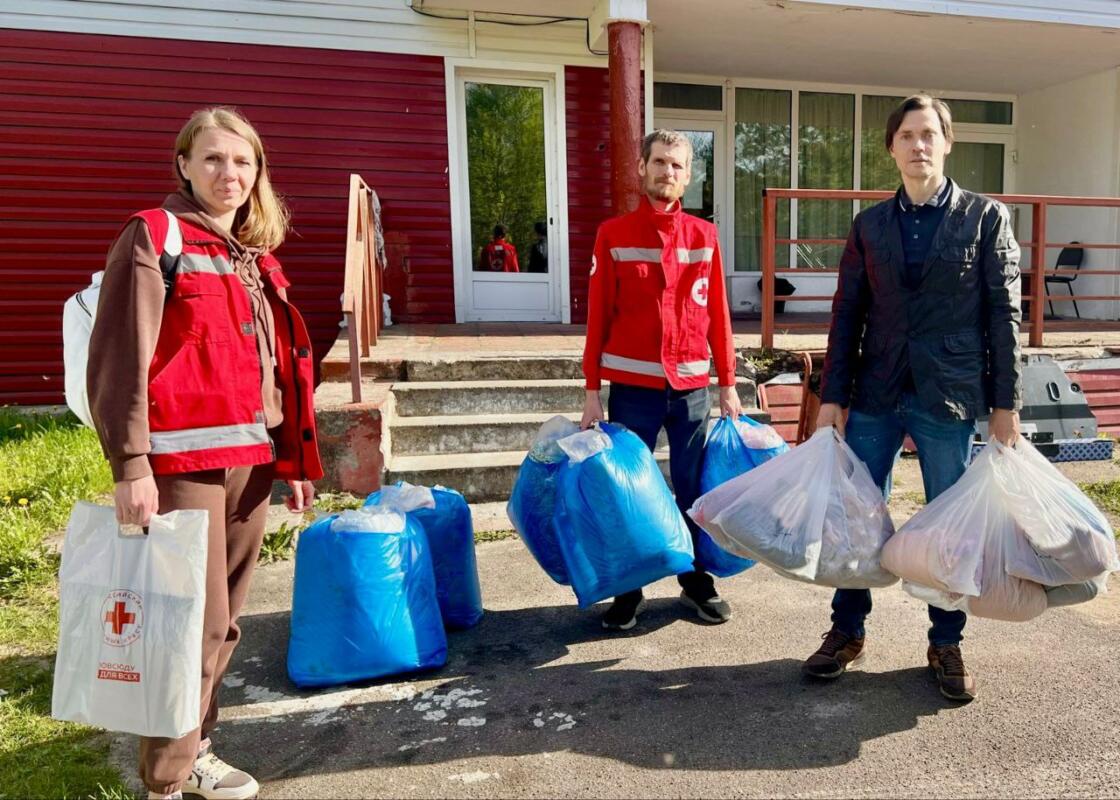 Время добрых дел: в преддверии Дня Победы беженцы получили поддержку