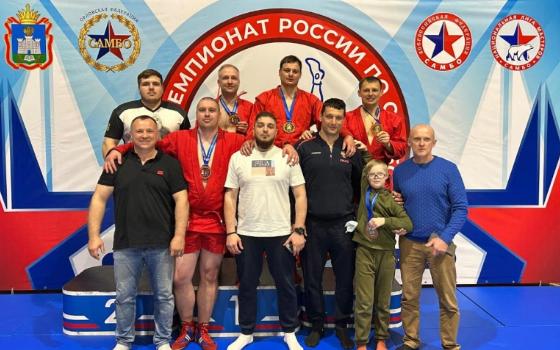 Брянские полицейские привезли медали с чемпионата России по самбо