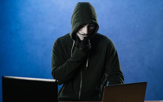 Восемь брянцев поверили лжеэкспертам по инвестициям на прошлой неделе