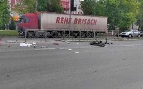 Электровелосипед врезался в автомобиль в Брянске