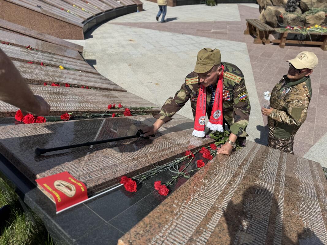 «Небесный батальон» на общей плите