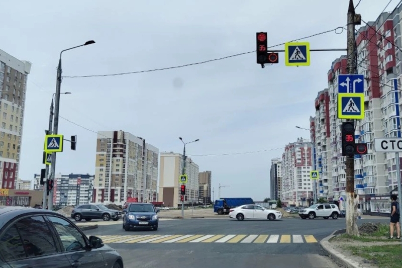 Четыре новых светофора появились на улице Горбатова в Брянске