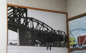 Ветераны-железнодорожники возложили цветы к мемориалу у «Голубого моста» в Брянской области
